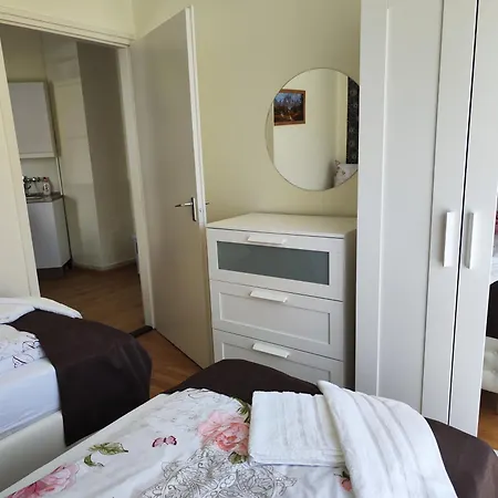 Havasi Vendeghaz * Gyenesdiás