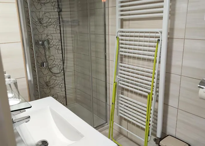 Havasi Vendeghaz * גיינסדיאס